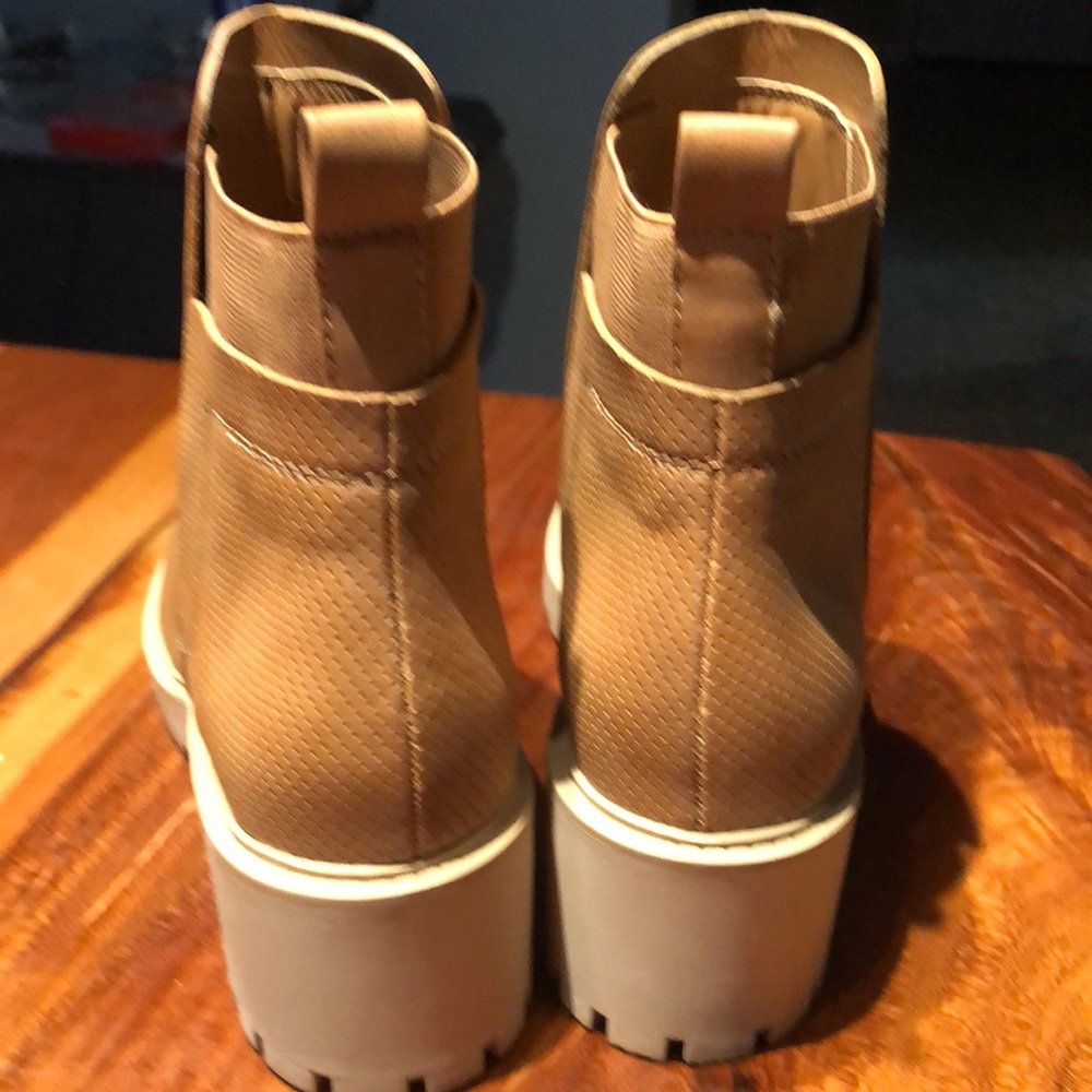 Boots - Picture 4 of 6